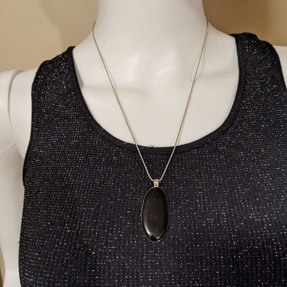 Nice pendant on silver toned chain - Picture 6 of 8